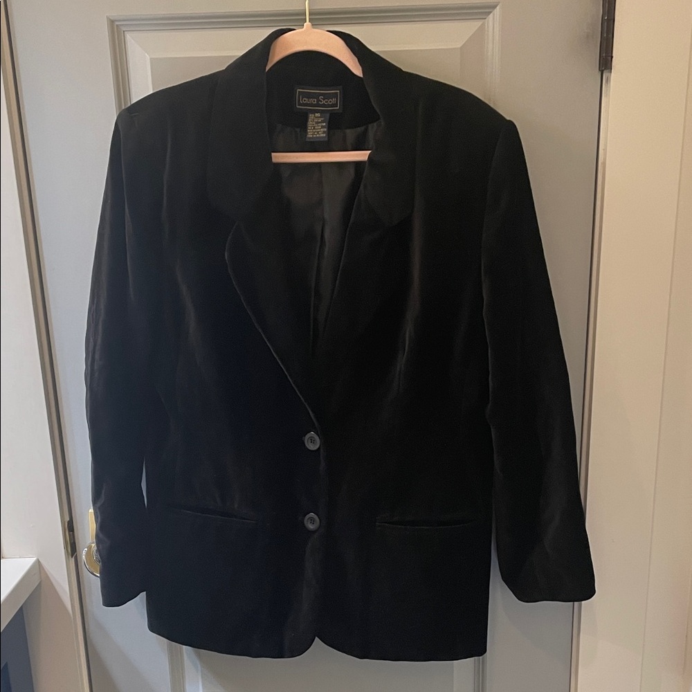 Laura Scott Elegant Black velvet Blazer